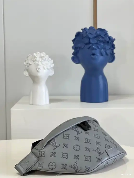 Cheap VUITTON DISCOVERY LOUIS BUMBAG 0627